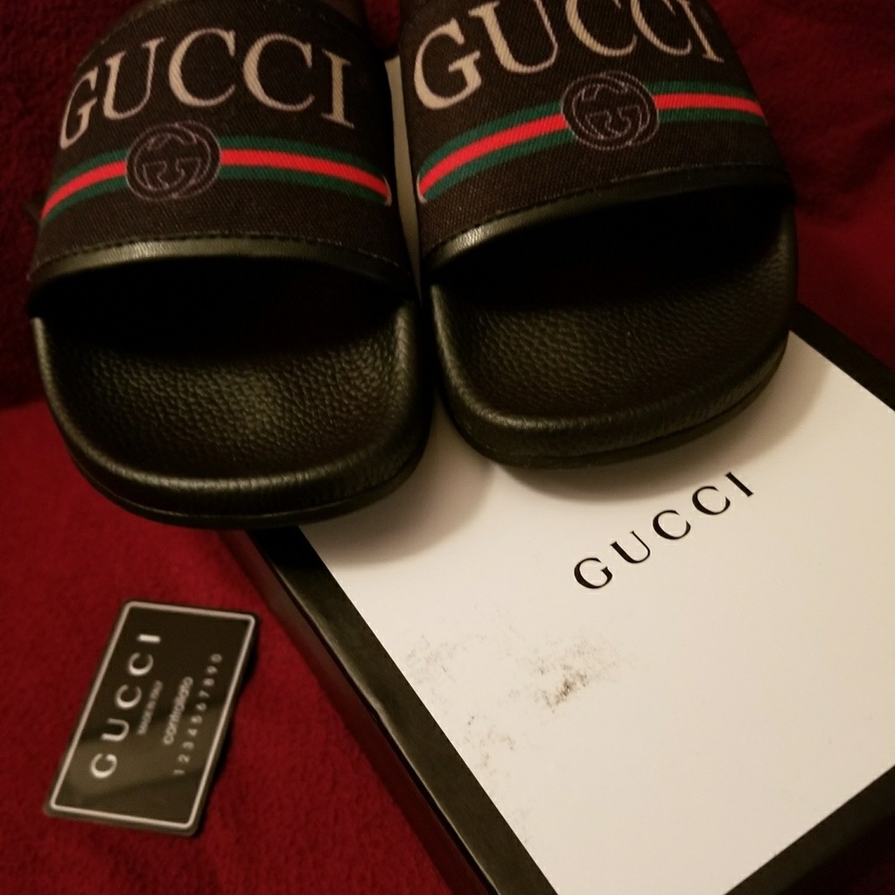 Authentic Black Gucci Logo 3-stripe slides Size 9